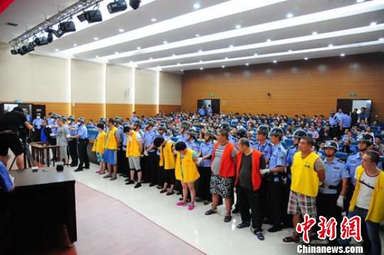 徐州市中級(jí)人民法院召開毒品犯罪案件集中宣判大會(huì),11名被告人被判處死刑、無期徒刑和有期徒刑不等。
