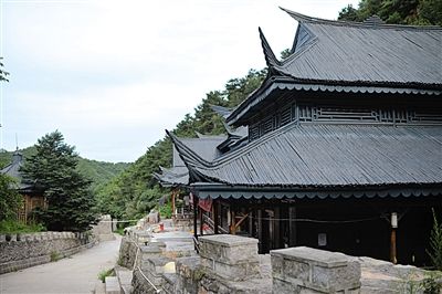 　7月9日，密云水庫附近隸屬于某單位的栗林度假山莊，建筑風(fēng)格古色古香