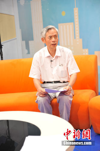 中國(guó)房地產(chǎn)業(yè)協(xié)會(huì)名譽(yù)副會(huì)長(zhǎng)朱中一參加中新網(wǎng)房產(chǎn)頻道視頻訪談。
