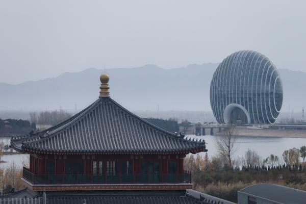 　因APEC會(huì)議籌備，雁棲湖景區(qū)于10月25日關(guān)閉至11月14日重新開放。 劉行喆 澎湃資料