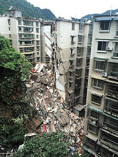  昨日，貴陽市云巖區(qū)一棟9層居民樓垮塌，16人失聯(lián)。新華社發(fā)