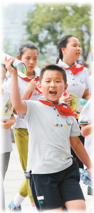 南京某小學學生在參加課外活動。