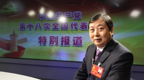 十八大代表，江蘇省江陰市華西村黨委書(shū)記、華西集團(tuán)董事長(zhǎng)吳協(xié)恩