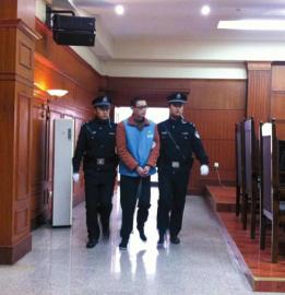 趙勇被帶上法庭。
