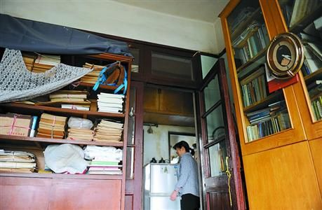 老人生活簡樸，平時有保姆照顧