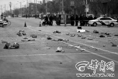 2014年1月6日，在蒲城縣迎賓路，警方在案發(fā)現(xiàn)場(chǎng)路面劃分了86個(gè)方格，提取現(xiàn)場(chǎng)遺留爆炸物品進(jìn)行取證