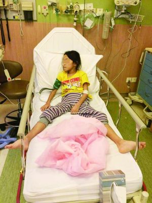 病危的8歲中國(guó)女孩菲比。