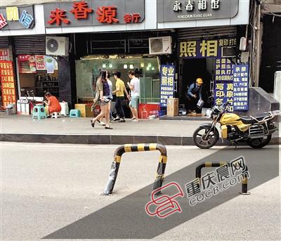 重慶一車(chē)胎爆炸把餐廳食客嚇走 眾人又折回買(mǎi)單