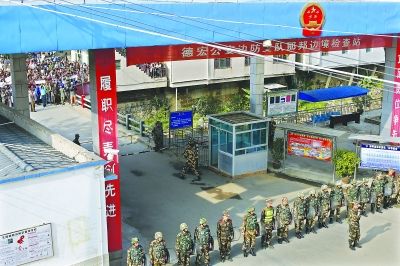 昨日，云南盈江縣那邦鎮(zhèn)邊防站加強(qiáng)戒備 特派記者 賈代騰飛 攝