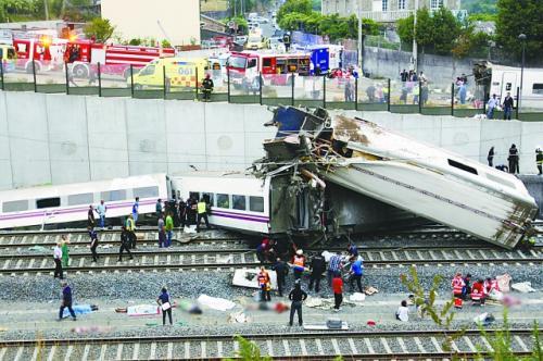 當(dāng)?shù)貢r(shí)間24日晚，西班牙一列火車在圣地亞哥-德孔波斯特拉附近脫軌，造成至少78人死亡、上百人受傷。