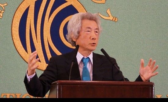 日本前首相小泉純一郎11月12日發(fā)表演說，支持安倍晉三對中國強硬，并鼓動其參拜靖國神社。
