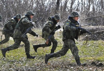 當(dāng)?shù)貢r間3月21日，烏克蘭邊防部隊在俄烏邊境軍演。
