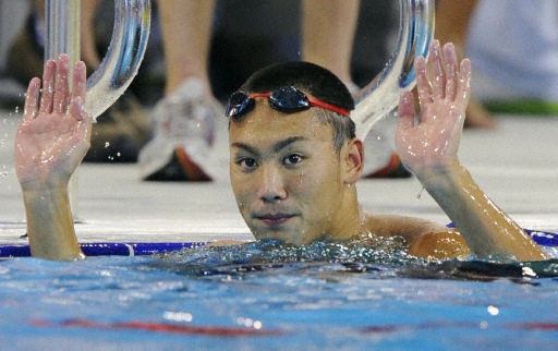 日本著名的游泳選手富田尚彌25歲在參加仁川亞運(yùn)會(huì)期間，偷盜了韓國(guó)記者的照相機(jī)。