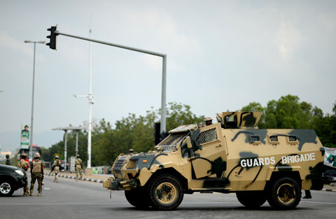 近日，尼軍警加強了對首都區(qū)的安保。 李涼 攝