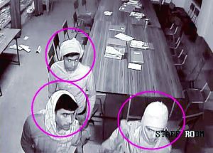 印度警方15日說(shuō)，當(dāng)局已確認(rèn)涉嫌輪奸七旬修女的部分嫌疑人身份，正懸賞10萬(wàn)盧比（約1500美元）通緝