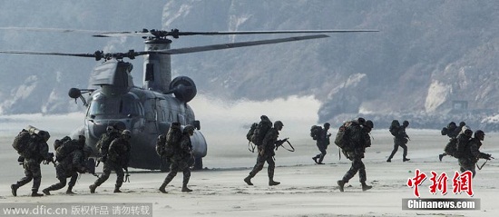 資料圖：當?shù)貢r間2014年11月10日，韓國海陸空三軍啟動了“2014護國演習”。