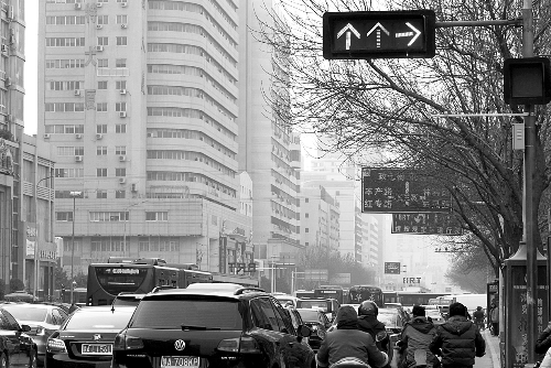新交規(guī)“黃恐”引發(fā)擁堵？ 這個真的有！