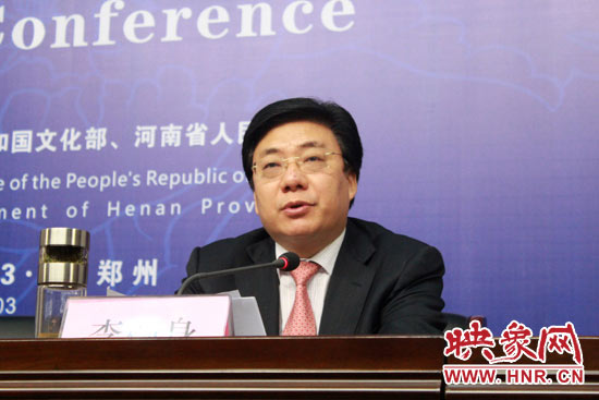 洛陽市市長李柳身發(fā)表熱情洋溢的旅游推介詞。