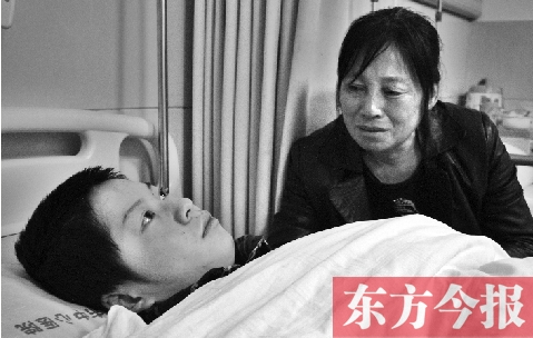 15歲的兒子被毆打成重傷，巨額醫(yī)療費成了曲新苗女士難以跨越的坎兒