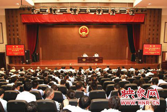 9月3日上午，河南省高級人民法院召開機關(guān)全體黨員干部大會