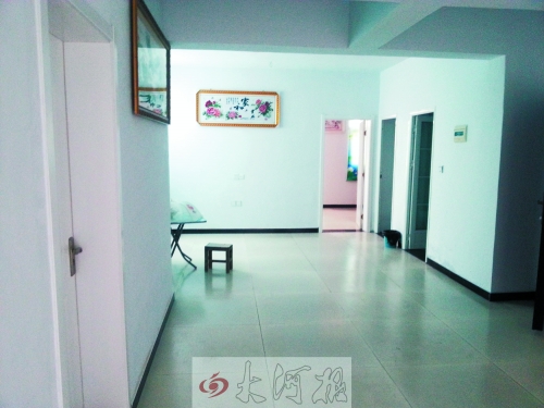 入住的居民說(shuō),這套廉租房面積超過(guò)100平方米。