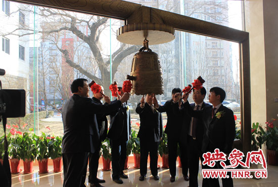 1月7日，在全國股份轉(zhuǎn)讓系統(tǒng)（即新三板），伴隨著開市寶鐘的敲響，山水園林股份有限公司正式登陸新三板。