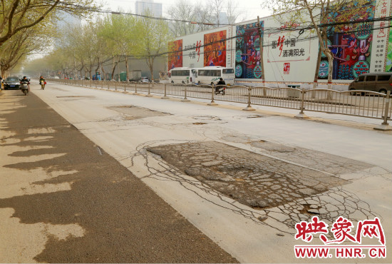 南陽(yáng)路因?yàn)榈罔F將要施工而暫緩大修。