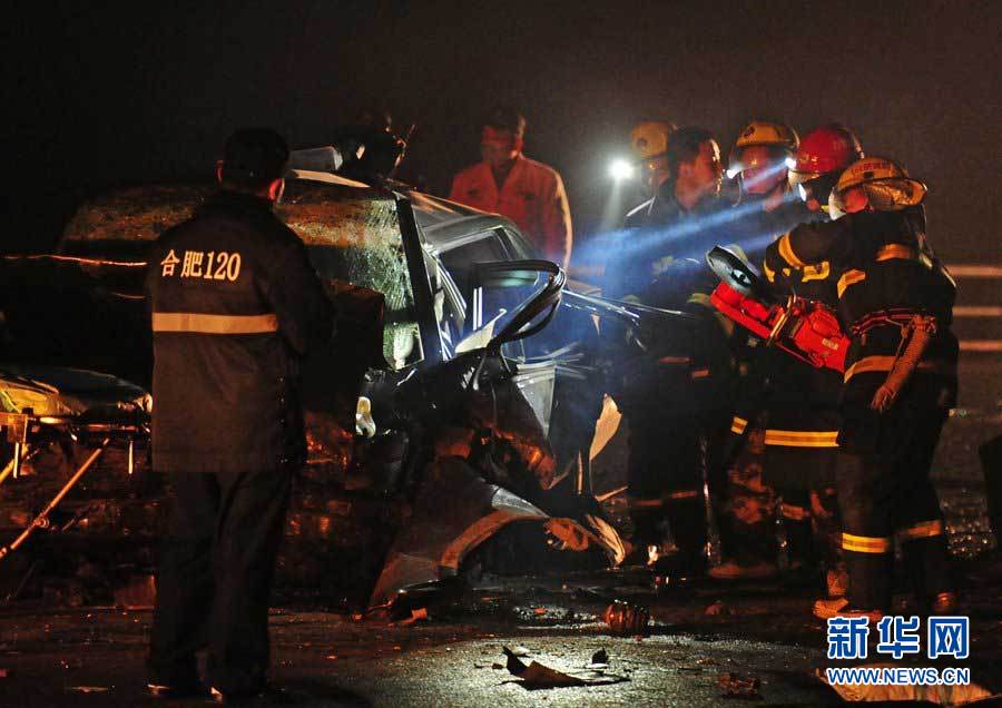 2013年1月9日，合肥，事故現(xiàn)場，兩輛受損車輛已經(jīng)全部變形