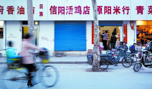鄭州市一些活禽店紛紛關(guān)門(mén)，有人猜測(cè)，是受禽流感影響