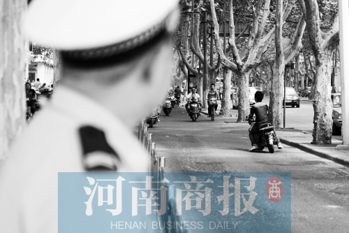 有警察，趕緊掉頭！