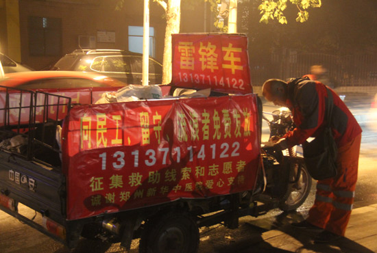 鄭州繁華的夜晚很美，但孫德坤卻無暇享受
