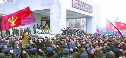 朝鮮11日繼續(xù)展開大規(guī)模批判張成澤運(yùn)動(dòng)。圖為朝鮮金策工業(yè)大學(xué)的青年學(xué)生宣誓擁護(hù)領(lǐng)袖金正恩。