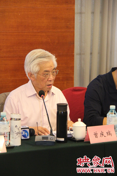 中國傳媒大學(xué)教授、博士生導(dǎo)師曾慶瑞正在發(fā)言