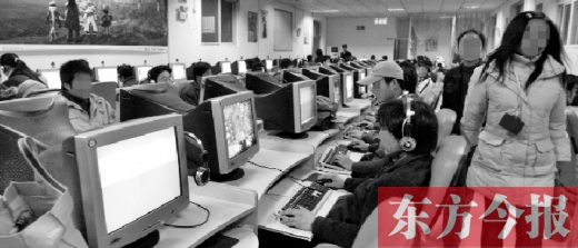 網(wǎng)吧早已成為年輕人的一個(gè)重要去處。18年過去了，河南人的生活與互聯(lián)網(wǎng)已經(jīng)密不可分