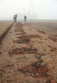 　　鋸齒狀的大型建筑基址。