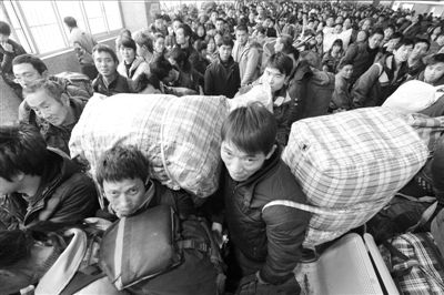 　　火車站人滿為患。新華社發(fā)