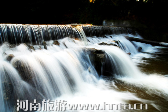 美酒晚會(huì)比賽一個(gè)都不少 四月到金頂山景區(qū)樂(lè)翻天