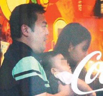韋汝曾未婚生子，后嫁入豪門
