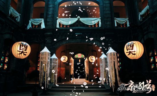 冥婚當(dāng)夜，霍家大院招魂幡隨風(fēng)擺動，漫天冥幣飛舞