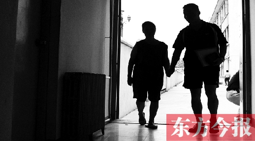 生活節(jié)奏加快，再加上工作壓力大，現(xiàn)在年輕人很容易忽略退休在家、更需要關(guān)心的老人 記者 張曉冬/圖