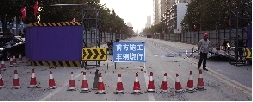 桐柏路西側(cè)，圍擋內(nèi)已經(jīng)不允許汽車通行。