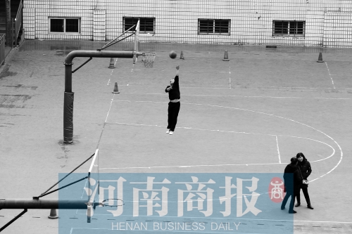 目前,鄭州市有超過30所學(xué)校對社會開放體育設(shè)施,之前主要以團(tuán)體預(yù)約為主