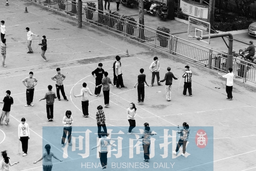 　有學(xué)校擔(dān)心,個人進(jìn)校園鍛煉,安全隱患大