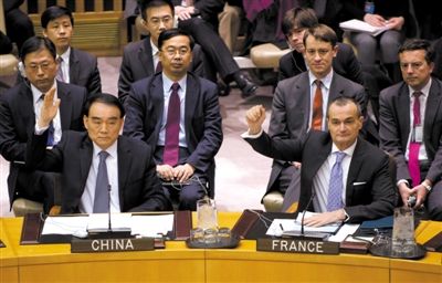 1月22日，紐約，中國常駐聯(lián)合國代表李保東舉手贊成通過對朝鮮制裁決議。