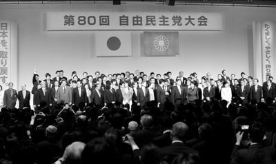 3月17日，日本自民黨黨員在東京出席自民黨年度大會。新華社發(fā)
