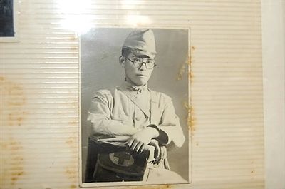 韓國媒體5月23日還公布了日本老兵松本正義當年在軍隊服役的圖片。