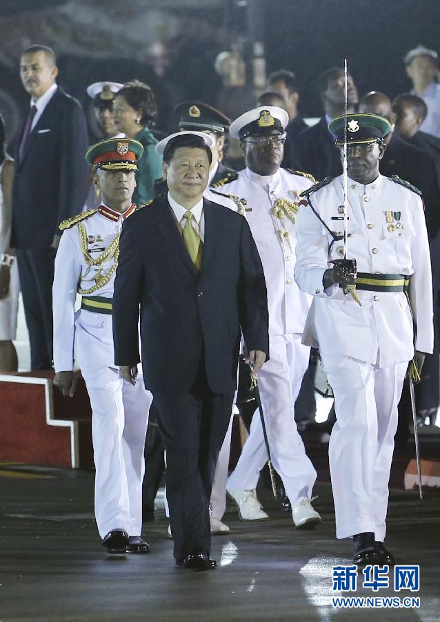 這是習近平主席檢閱儀仗隊。姚大偉 攝