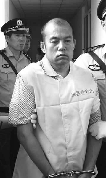 王書金前日被帶往邯鄲中院受審。 新華社發(fā)