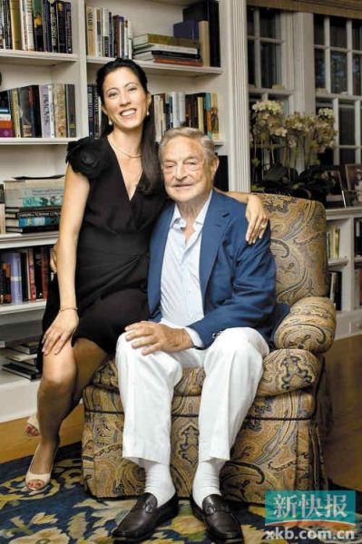 索羅斯及其未婚妻多美子。