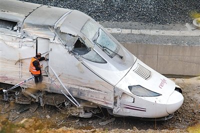 快速列車的車頭沒有受到太大損壞。